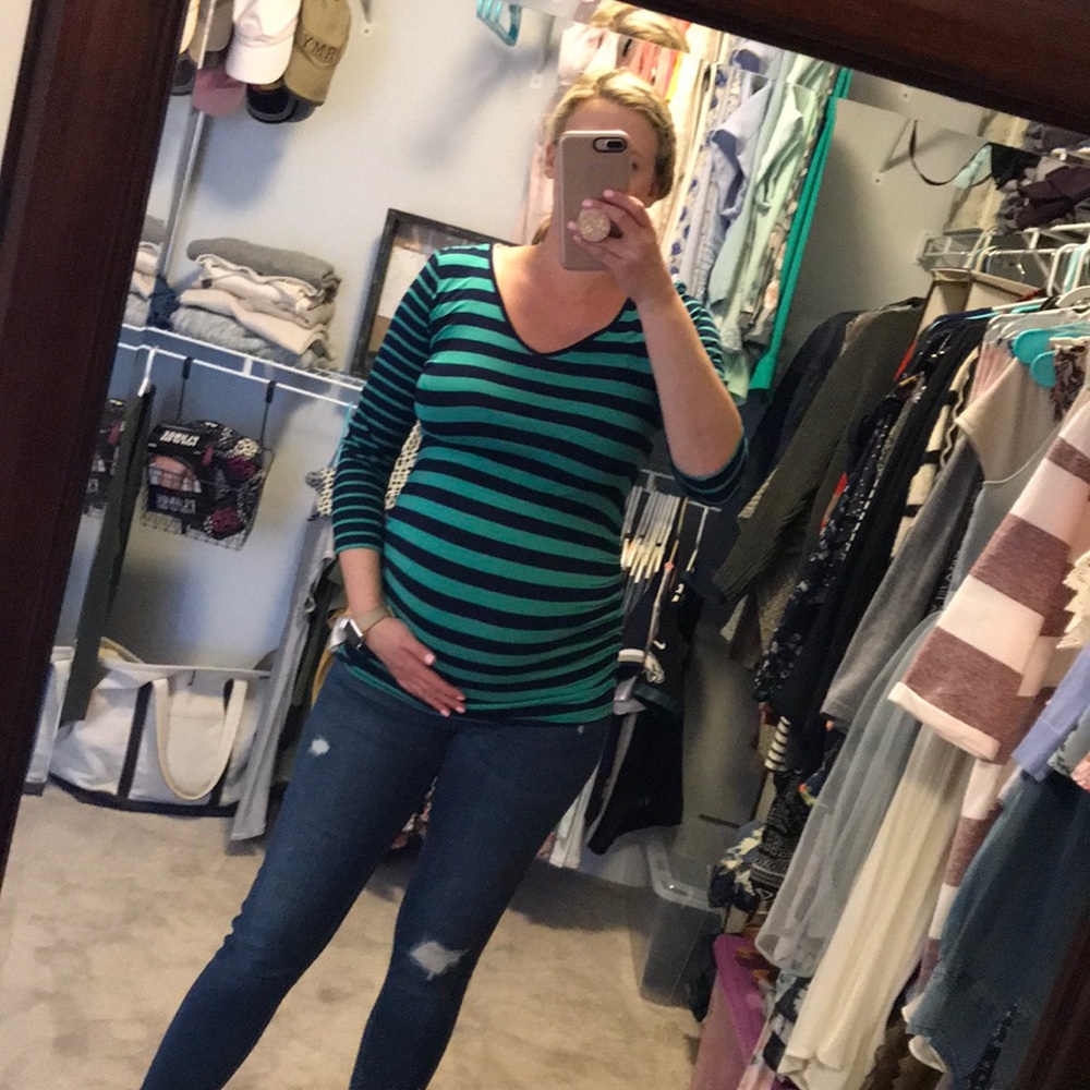 🤰🏼Jessica Simpson Maternity stripped shirt!